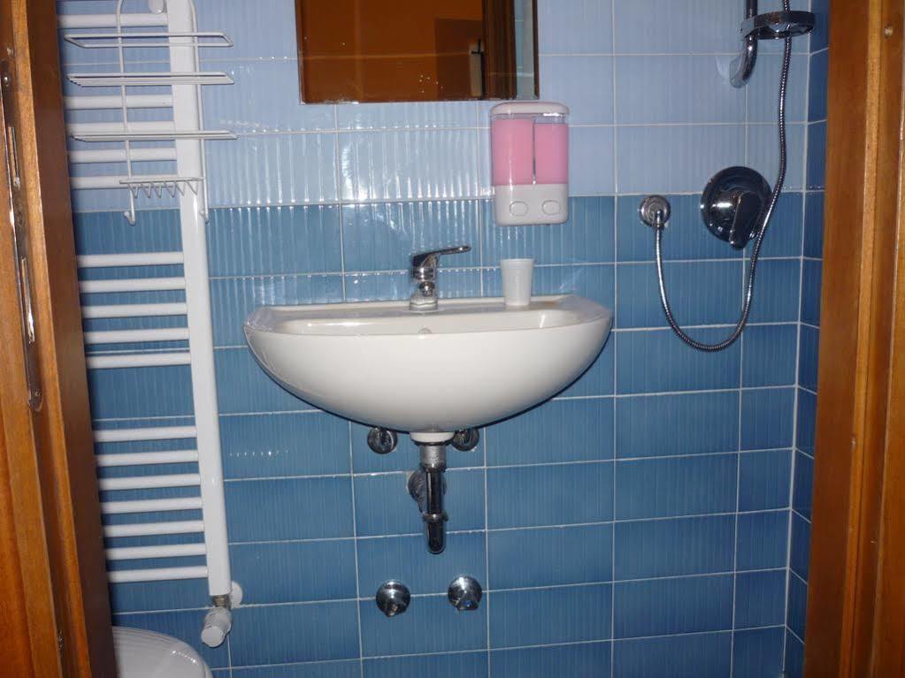 Affittacamere Andronaco Milán Exterior foto